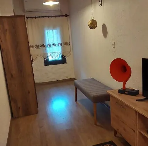 Gorkyhouseurla בית הארחה